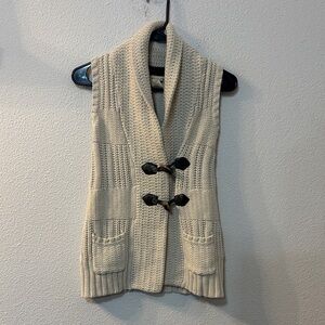 The Eagles Eye Cream Knit Women's Sweater Vest